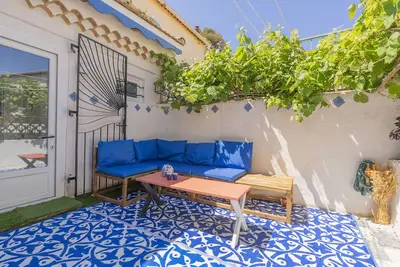 Image de Belle maison bleu azur avec terrasse, Wi-Fi et climatisation Six Fours