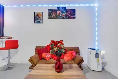 Image de Orlando Modern 1. 5 Bedroom Studio Apt.