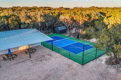 Image de Cabin with Views, Hot Tub, Pickleball, & Game Building on 16 Acres!