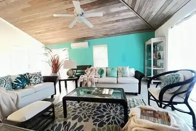 Image de 4 beds, 3 baths, 400 Steps to Grace Bay