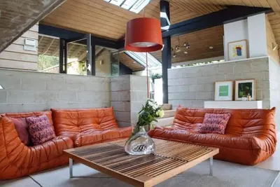 Image de Mid-Century Modern Home with a View