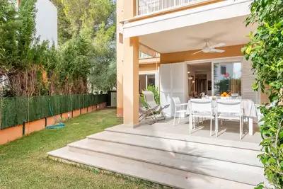 Image de Apartamento Olot » au rez-de-chaussée avec jardin privé, piscine commune et air conditionné
