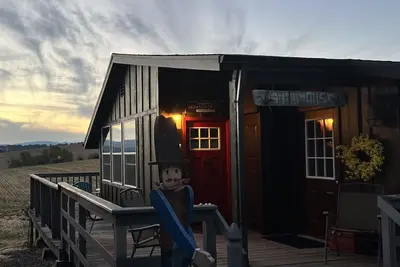 Image de Secluded Quiet Country Getaway- The Bunkhouse- Spectacular views and sunsets.