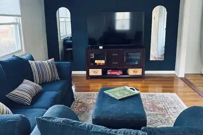 Image de Cozy lake cottage with table games