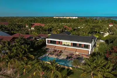 Image de Large modern villa w/ staff close to beach & golf