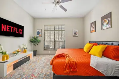 Image de Lux King Suite | 1 mile to Braves Stadium & Battery