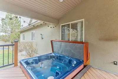 Image de Hot Tub Hideaway | 4 bd 3 ba | Bbq | Massage