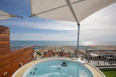 Image de The Lighthouse beachfront penthouse with private parking space