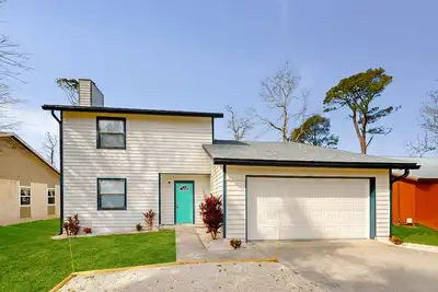 Image de Comfortable retreat with large yard & beautiful furnishings - close to beaches