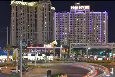 Image de Stay in comfort while attending the Super Bowl! Buy 2 nights get the third free