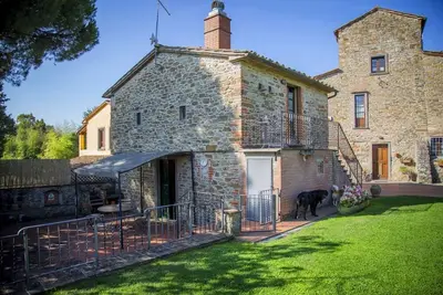 Image de GĂ®te de 2 chambres immergĂ© dans la campagne toscane, Ă moins de 2 km du village de Castelluccio et Ă