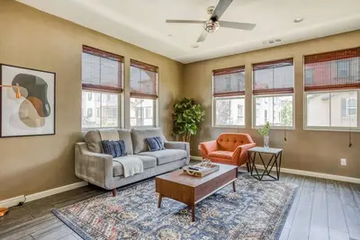 Image de Inviting San Jose 2br w/ Balcony & A/C, nr Park & Hiking, by Blueground