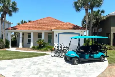 Image de Walk to the Beach & Pool! Lake-Front Home w/ Cart & 4 Bikes! Snowbirds Welcome!