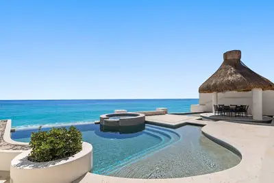 Image de Beachfront Villa with Daily Butler/Bartender - Steps to the Sand