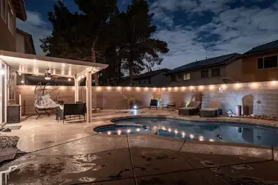 Image de 5br 3ba Clean, family friendly entire home w pool, spa, games, tvs, and more
