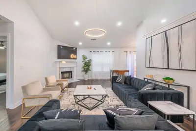 Image de Chic Home Minutes From DownTown Lawrenceville