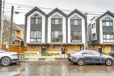 Image de Walk to Light Rail! Modern Seattle Townhome