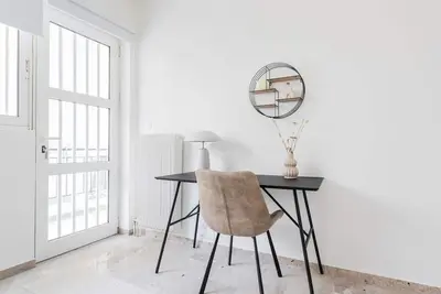 Image de Faliro Sunlit 3br Apartment