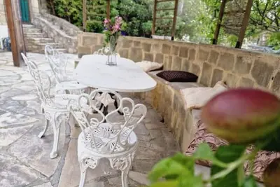 Image de Secluded Garden Apartment