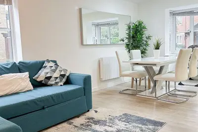 Image de 2-bedroom  bedroom unit. With Free Parking