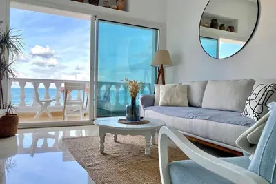 Image de 4 pièces avec balcon sur la mer