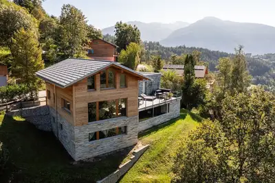 Image de Résidence moderne avec jacuzzi