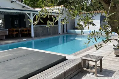 Image de Grande Maison 12/14p piscine et jacuzzi chauffé 800m plages 400m centre ville