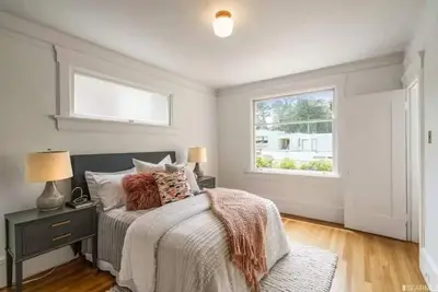 Image de Private Room w/ Queen Bed & Large Windows, Plentiful Natural Light