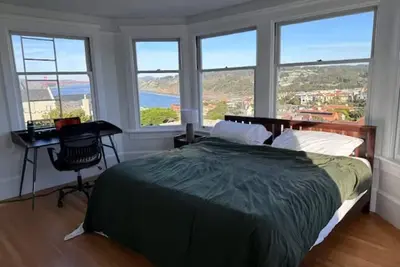 Image de Private Room: King Bed with Views of Golden Gate, Ocean, Presidio