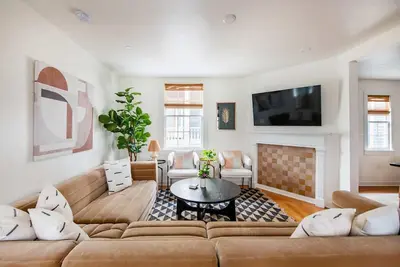Image de Downtown Charleston Gem - Near King Street!