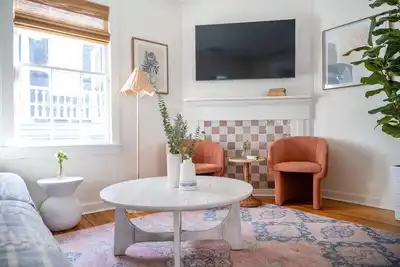 Image de Stylish 2br/2ba Downtown Haven