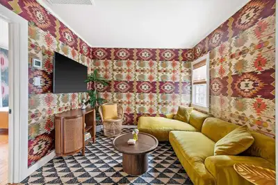 Image de Bohemian Charm in Downtown Charleston!