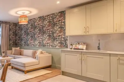 Image de Escape in Style to Windsor with Free Parking - Vat Q