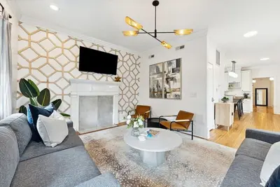 Image de Entire Home Rental in Downtown Charleston!