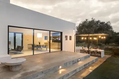 Image de Luxury Villa with Infinity pool at 5 minutes from Ostuni 7 minutes to the sea