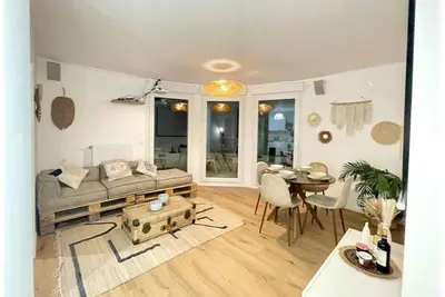 Image de Bohemian Lodge Near Paris 8p Metro 14