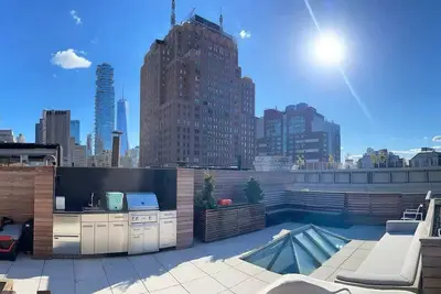 Image de Greene Penthouse | New 2br Soho Loft with Huge Private Rooftop and Hot Tub
