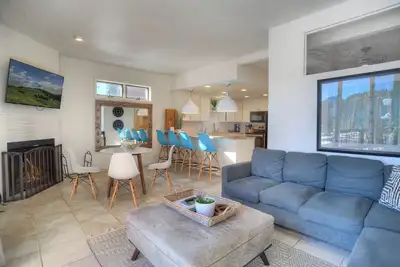 Image de Grand Mountain Getaway (#104) | Views, Fireplaces, Near Ski, Deck, Dogs, Ev
