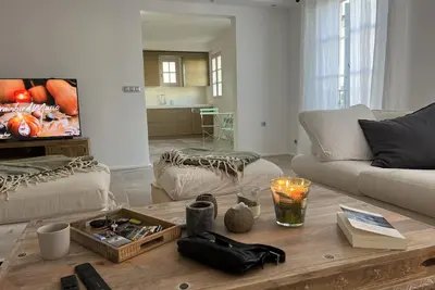 Image de St Tropez  Plein centre Appartement lumineux avec parking Place des Lices