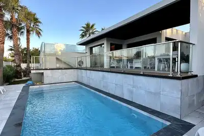 Image de Villa Palmiers - Villa 5 chambres vue de mer, à 50m de la plage
