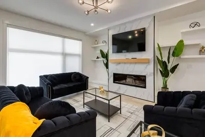 Image de \"Athena\" Near UofC and Trans Canada Highway!