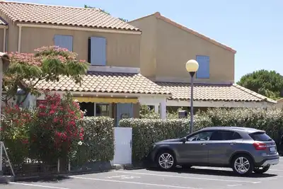 Image de cozy holiday home, comfortable with air conditioning and located by the sea