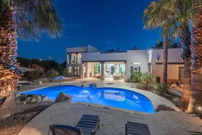 Image de Serene in Scottsdale-5br w/Pool, Hot Tub + Gym