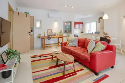 Image de Trendy & Colourful 1br home w\/Wifi in Naxxar
