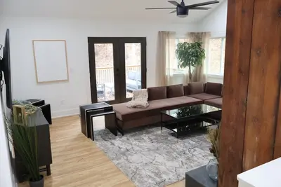 Image de Lanier Living: Modern 3br, 3ba Work-Live Retreat