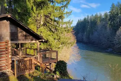 Image de Cozy Washington Log Cabin: Riverside Retreat
