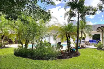 Image de Cheerful 4-bedroom home with a private pool\n\n