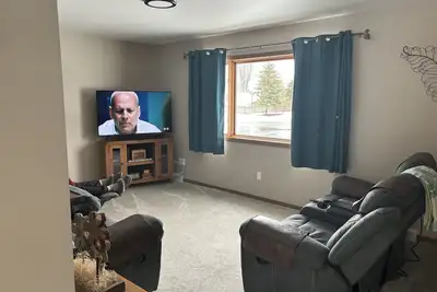 Image de Fully furnished Minutes to Eaa. Minutes to Starbucks, Restaurants and medical.