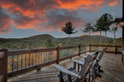 Image de Hurricane Hideout - Mineral Bluff, Ga\n\nSweeping Views, 3 Kings, Fiber Internet, and more!