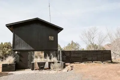 Image de Luxe Lakeside Loft w/ Hot Tub Historic Radio Tower